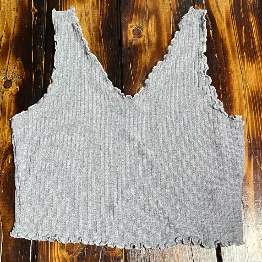 Simple ribbed grey tank top with ruffle outlining.